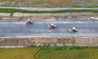 Gấp rút thi công 2 dự án cao tốc trục dọc, trục ngang ở miền Tây 