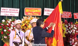 Học viện Chính trị khu vực IV nhận Huân chương Lao động hạng Nhì