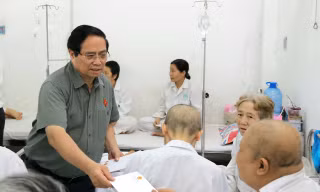 Thủ tướng yêu cầu mua ngay máy xạ trị cho Bệnh viện Ung bướu Cần Thơ