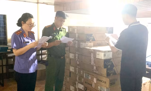 Làm giả xuất xứ bếp điện từ, nhân viên quản lý cửa hàng điện máy bị khởi tố