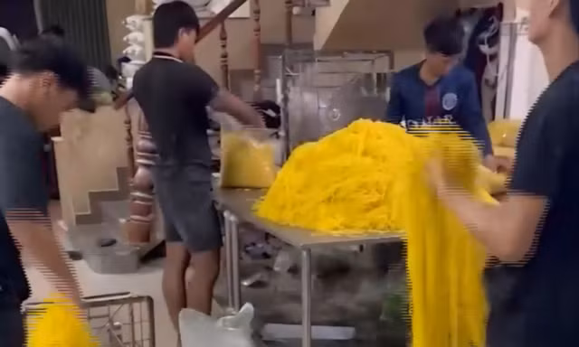 Chủ cơ sở tuồn 800 tấn mì tươi chứa chất cấm ra thị trường