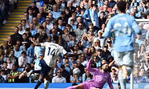 Haaland ghi bàn, Man City nối dài mạch thắng ở giải Ngoại hạng 