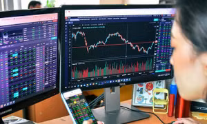 Cổ phiếu 'bắt đáy' về tài khoản, VN-Index mất đà tăng