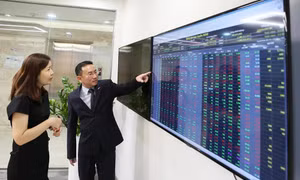 Hơn 2,1 tỷ USD 'sang tay' trong phiên chứng khoán lập đỉnh