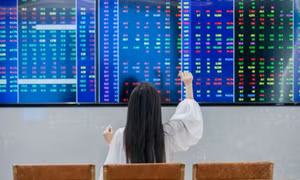 'Nóng' tin đồn IPO công ty con, cổ phiếu ngân hàng tăng vọt