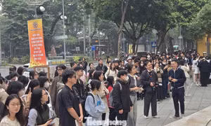 Xếp hàng gặp Nguyễn Nhật Ánh