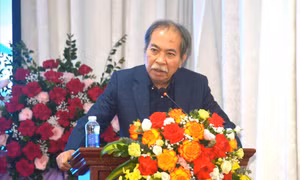 Nhà văn trẻ cần tự cởi trói để mở đường cho văn chương Việt