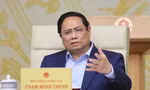 Thủ tướng yêu cầu xử lý tình trạng 'cò giấy tờ' ở các trung tâm hành chính công