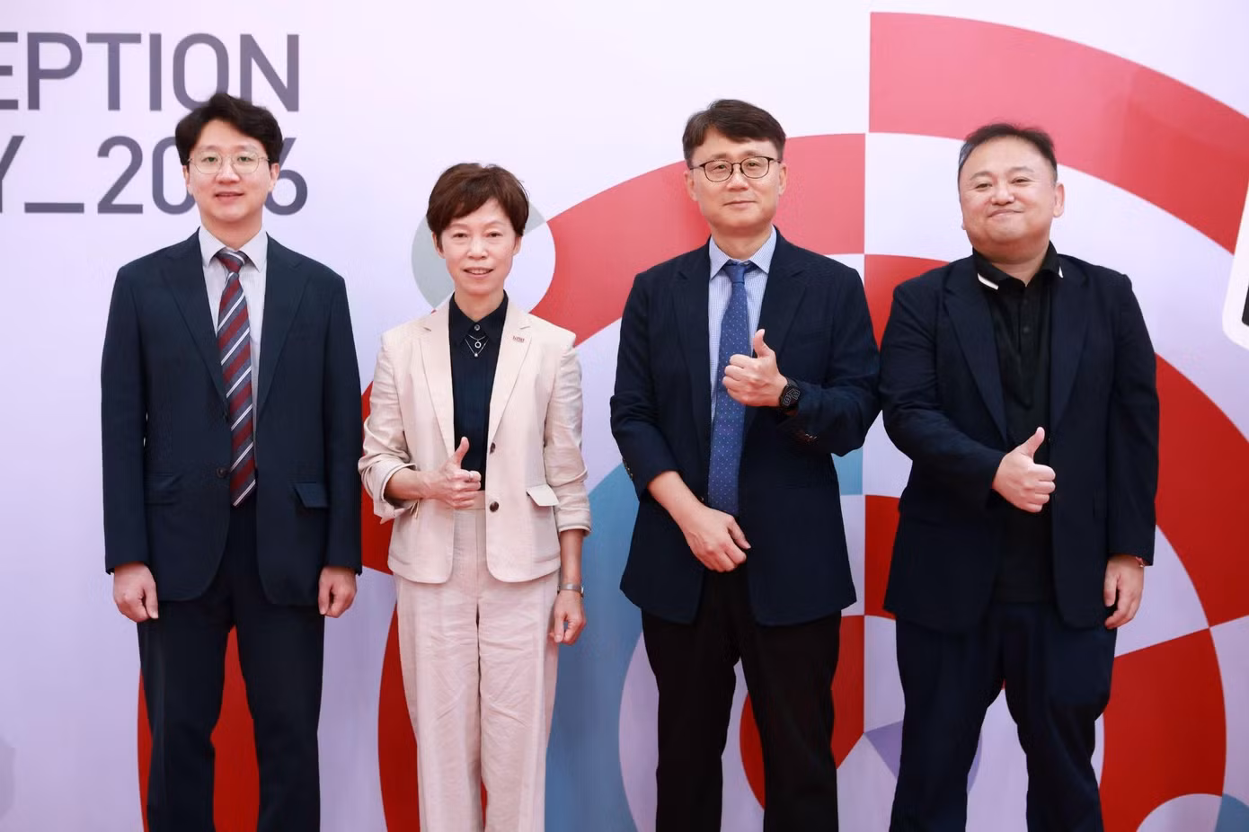 Đại diện lãnh đạo Đại học Quốc gia Kyungpook (Hàn Quốc) tham dự buổi lễ.