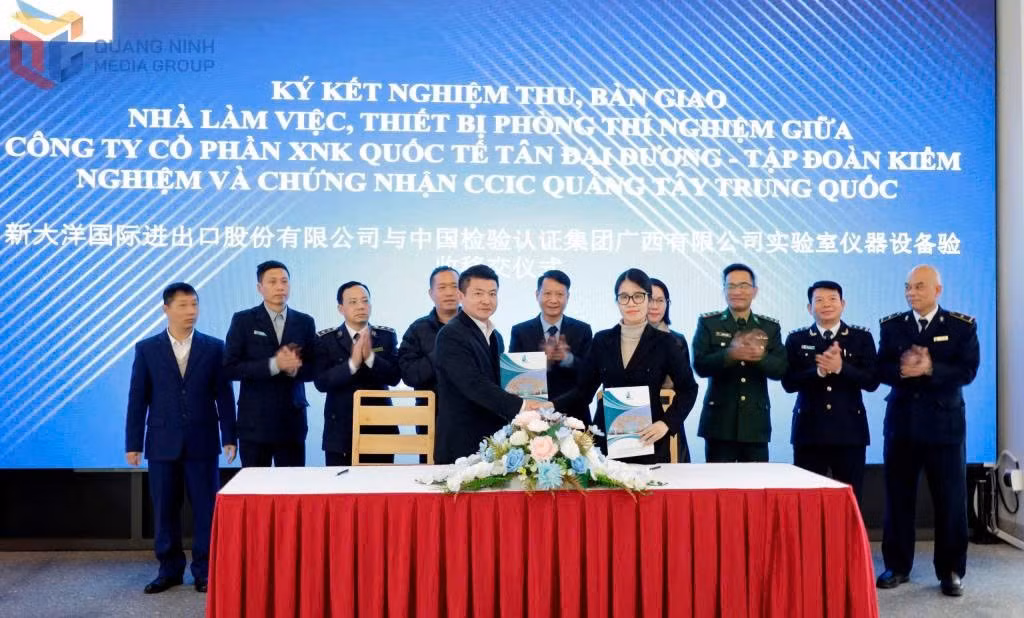 phong-thi-nghiem-van-hanh-theo-cac-tieu-chuan-quoc-te-dap-ung-yeu-cau-ngay-cang-cao-cua-thi-truong-nhap-khau-anh-tu-lieu-mongcaigovvn.jpg