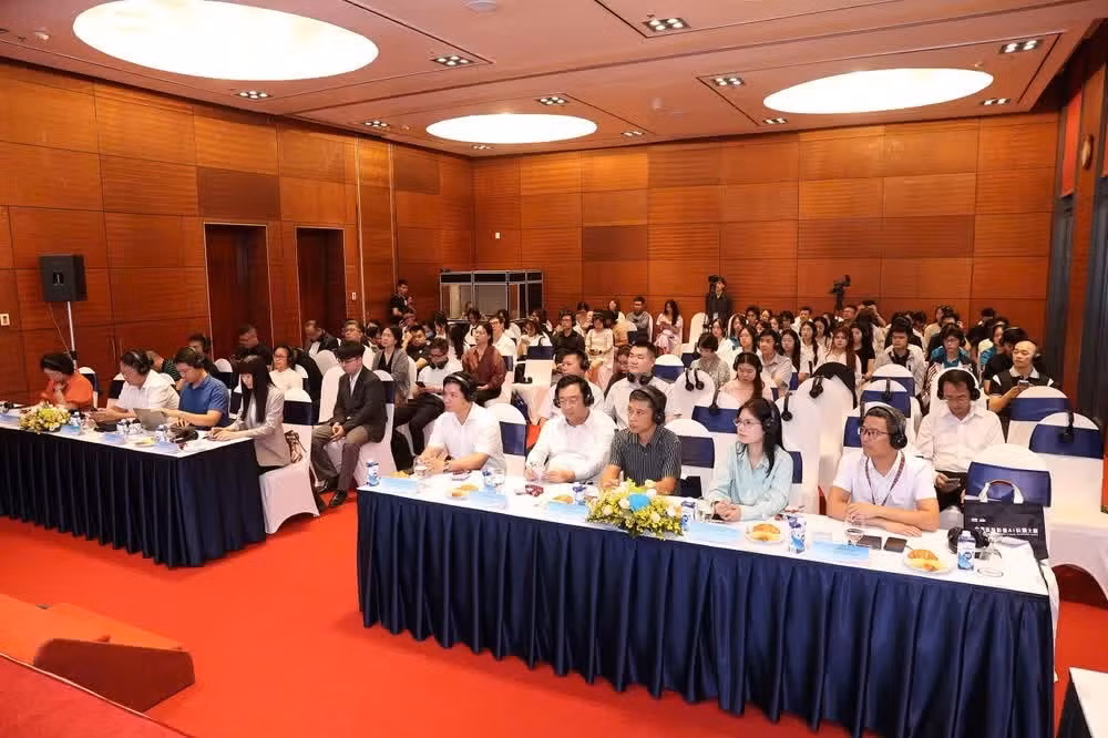 Toàn cảnh chương trình giới thiệu cuộc thi.