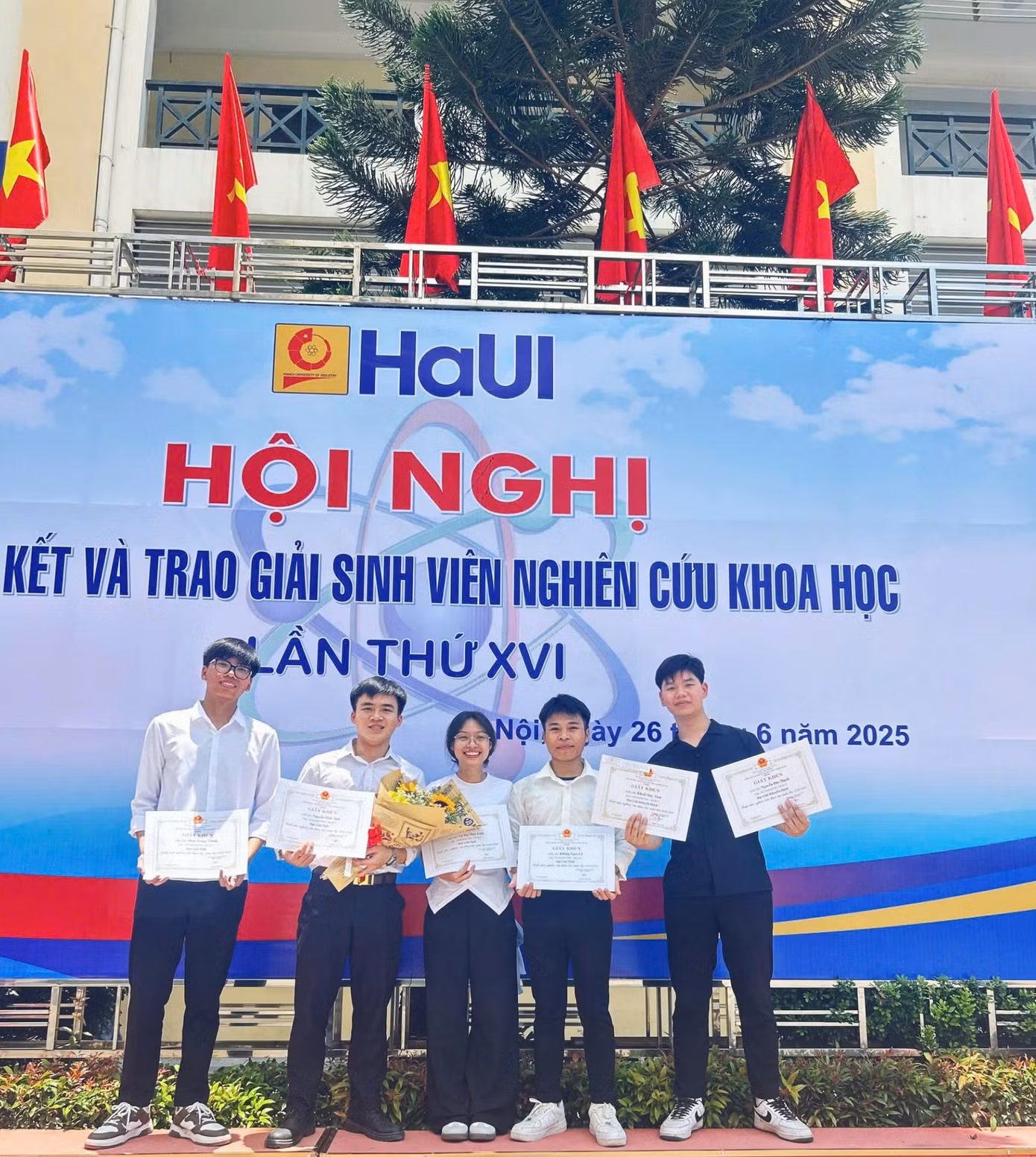 khong-ngoc-co.jpg