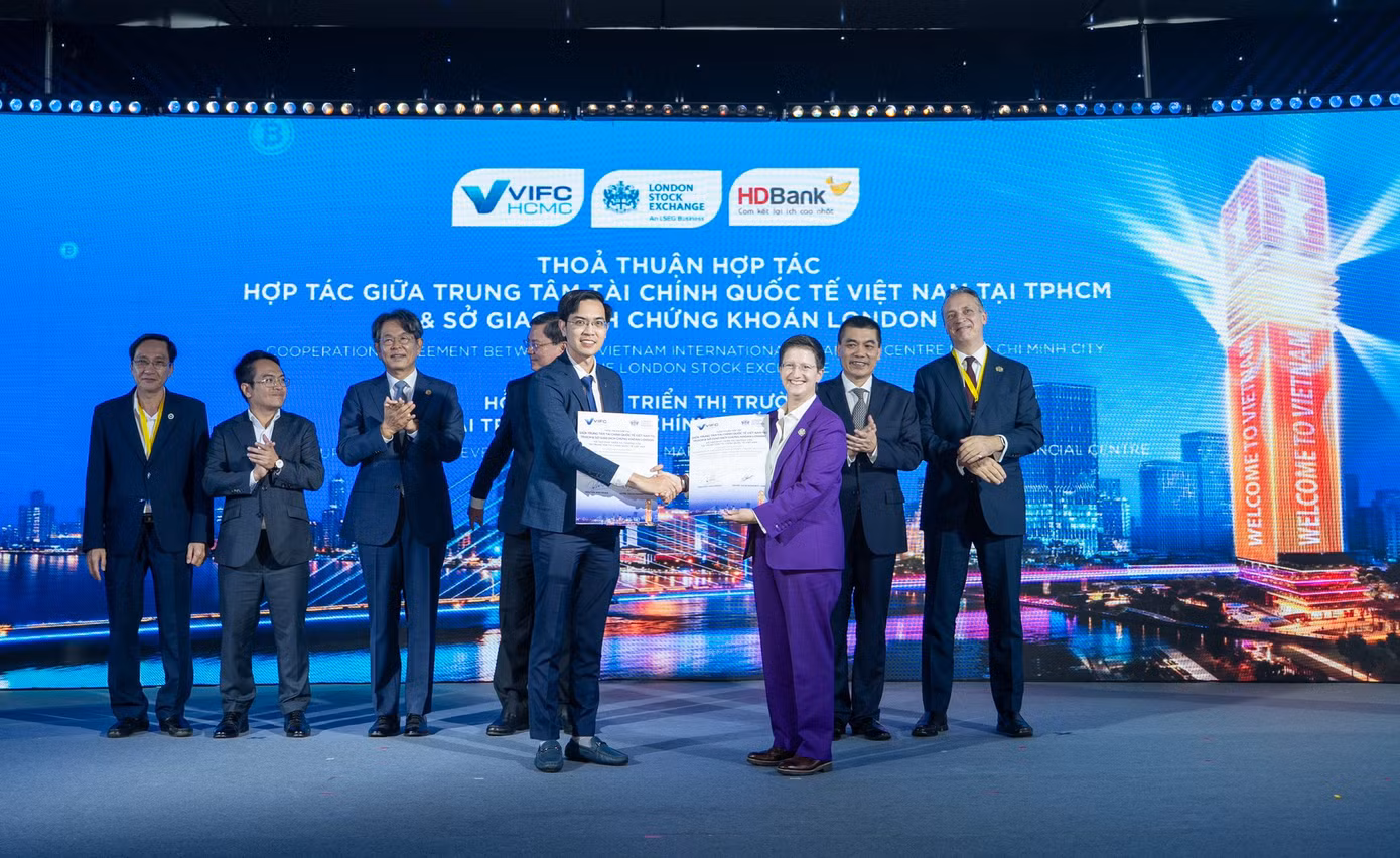 trung-tai-chinh-quoc-te-lse.jpg