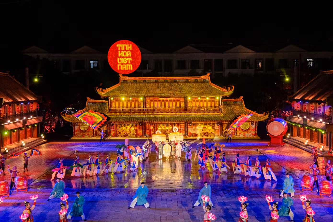a7-nhung-show-dien-quy-mo-lon-tro-thanh-mot-phan-khong-the-thieu-cua-trai-nghiem-du-lich-ve-dem-tai-phu-quoc.jpg