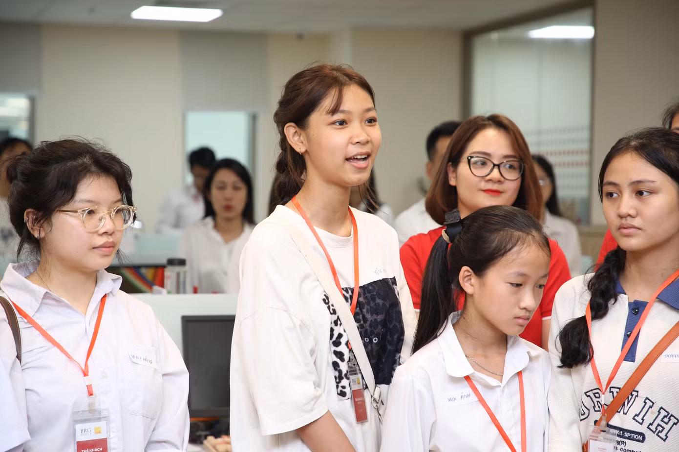 anh-4-em-dam-thi-yen-nhi.jpg