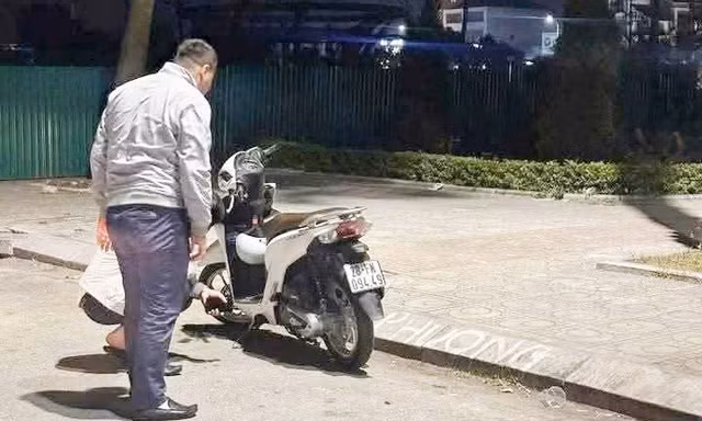 Xe máy nghi phạm đi phát hiện ở phường Thuận Thành (Bắc Ninh).