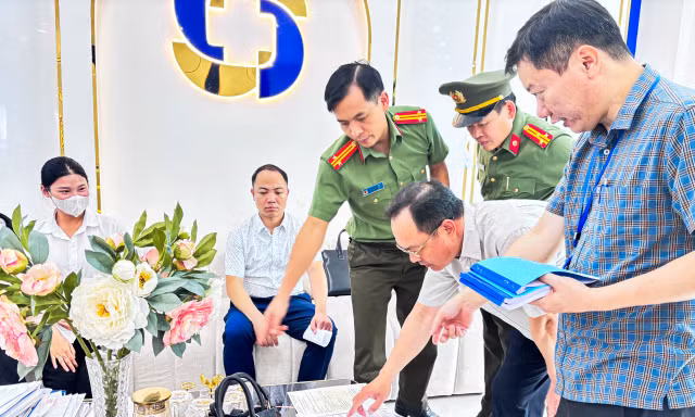 Cơ quan Công an khám xét cơ sở Đông Á Made U Totla Beauty Network.