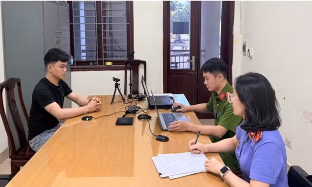 Cơ quan công an làm việc với đối tượng Công.
