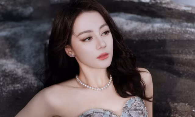Thế khó của Địch Lệ Nhiệt Ba