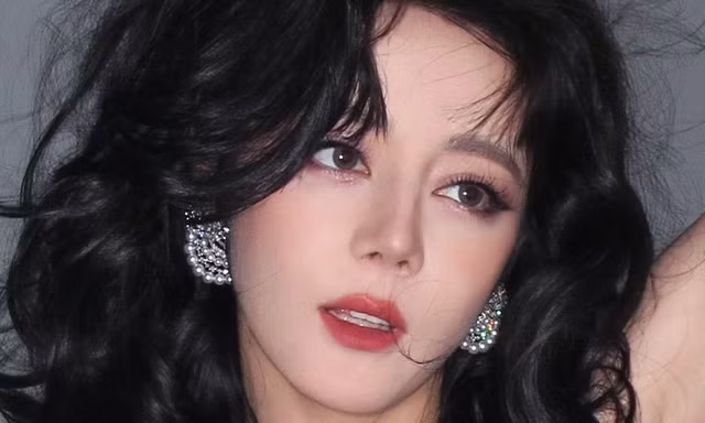 Địch Lệ Nhiệt Ba bị chơi xấu