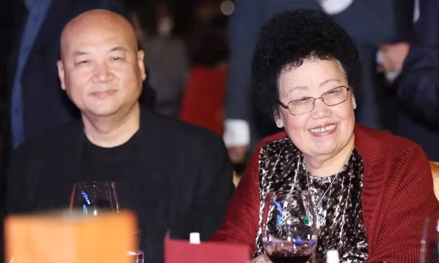 Vợ tỷ phú qua đời, 'Đường Tăng' Trì Trọng Thụy nhận bao nhiêu từ khối tài sản 6,8 tỷ USD?
