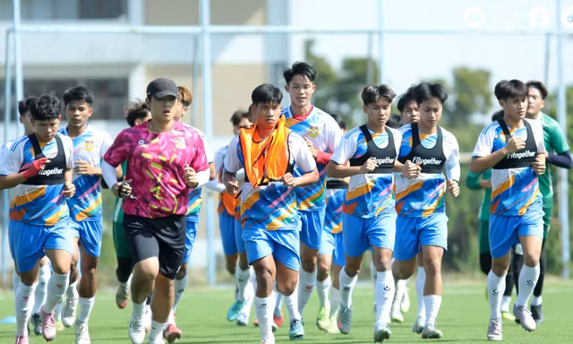 Những chuyện chưa biết về bóng đá Lào, nơi cầu thủ vật lộn giữa đam mê và mưu sinh mơ mộng vào chung kết SEA Games 33