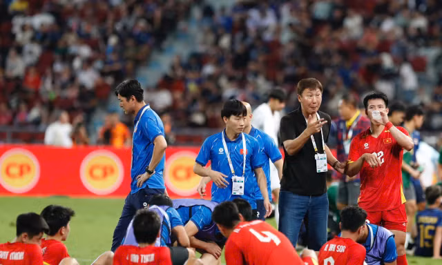 HLV Kim Sang-sik: 'Tôi tự hào với các cầu thủ vì đã không bỏ cuộc, chơi với tinh thần tuyệt vời'