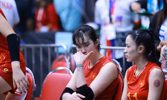 Thương quá các cô gái bóng chuyền Việt Nam