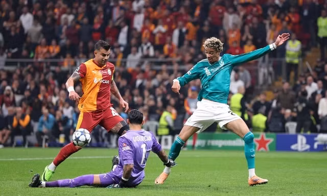 Liverpool thua sốc trước đội cuối bảng Champions League