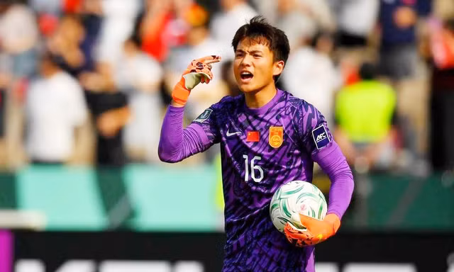 Ajax đề nghị trả 60 tỷ đồng chiêu mộ thủ môn U23 Trung Quốc