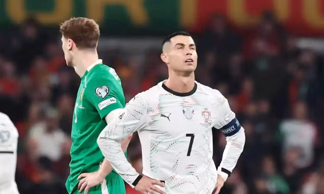 Bồ Đào Nha thua khó tin trong ngày Ronaldo bị đuổi