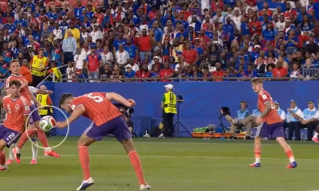 Tuyển Haiti bị từ chối 2 quả penalty trong ngày thua Scotland, CĐV thốt lên: 'Họ đã bị bắt nạt'
