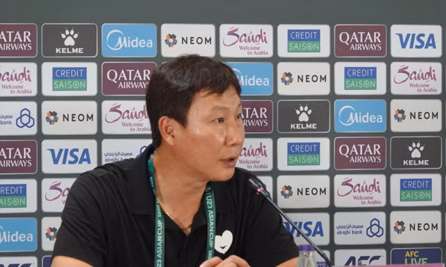 HLV Kim Sang-sik: 'Khả năng của U23 Việt Nam đã vươn tầm châu lục, và vào tứ kết không phải đích đến cuối cùng' 