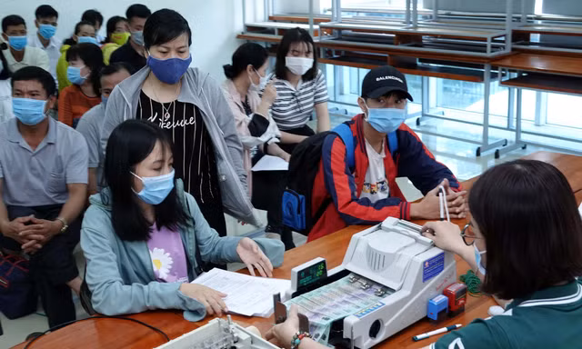 Lo ngại học phí đại học tăng gây áp lực cho các gia đình, Bộ GD&ĐT nói gì?