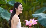 Giới trẻ chi tiền triệu chụp bộ ảnh sen Hồ Tây