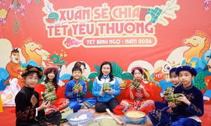 Mang Xuân sẻ chia - Tết yêu thương đến với thiếu nhi vùng cao Tuyên Quang