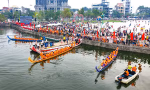 Nghẹt thở giải bơi chải tại lễ hội Đền Hùng