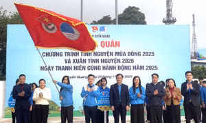 Tuổi trẻ Tuyên Quang mang mùa Đông ấm lên biên giới 