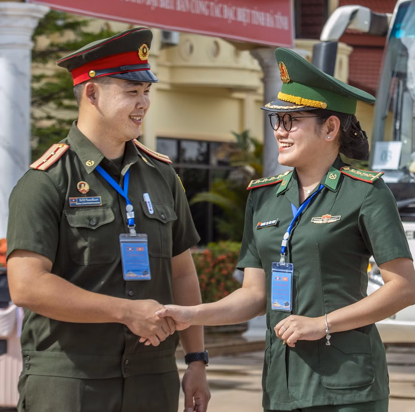 3-giao-luu-si-quan-tre-viet-nam-lao-17.jpg