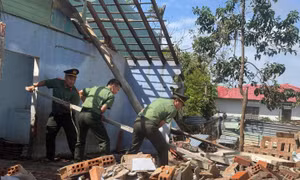 Lực lượng công an cứu hơn 2.000 người, hỗ trợ di dời hàng chục nghìn hộ dân trong bão lũ 
