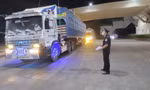Xuyên đêm thông quan nông sản qua cửa khẩu Tây Ninh