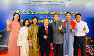 Dàn diễn viên 'Mưa đỏ', 'Địa đạo' tham dự khai mạc Tuần phim Việt Nam tại Lào