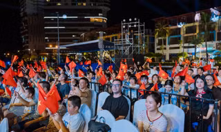 Hàng nghìn khán giả hòa nhịp trong đêm 'Rạng rỡ tự do' tại Libera Nha Trang