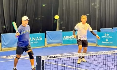 Hai tay vợt Việt Nam vô địch U.50 giải pickleball ở Malaysia