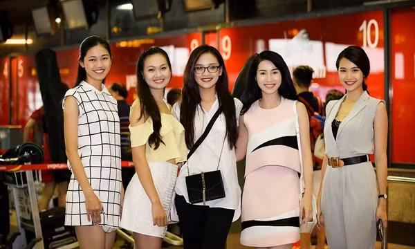Các thí sinh HHVN đã bắt đầu khởi động với những hoạt động đầu tiên của vòng Chung kết. Ảnh: Thiên Hùng