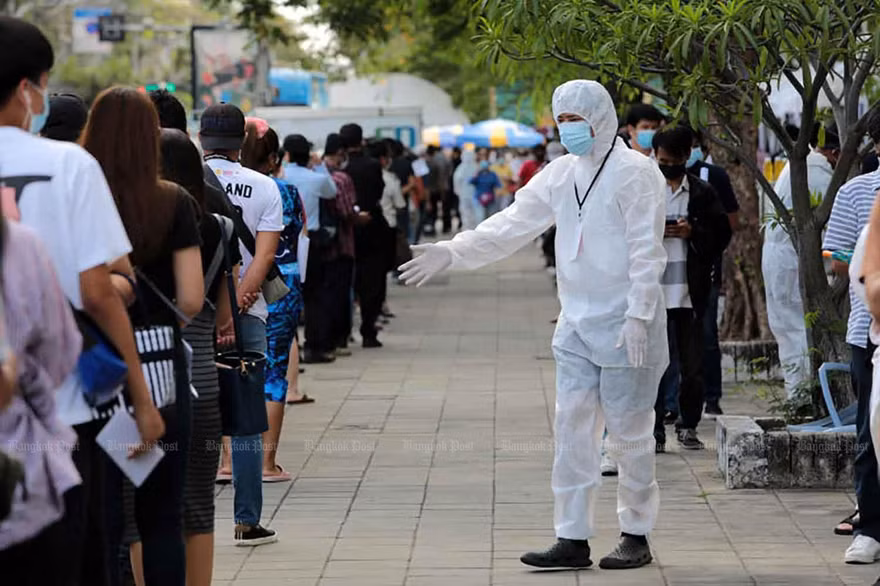 Một điểm xét nghiệm COVID-19 ở Bangkok. Ảnh: Bangkok Post