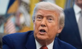 Các ông lớn Hollywood dàn xếp với Tổng thống Trump