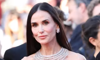 Ngoại hình gây sốc của Demi Moore trên thảm đỏ Cannes