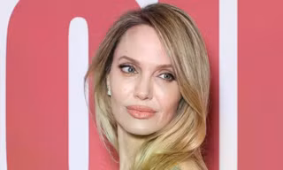Angelina Jolie chưa từng yêu ai sau ly hôn Brad Pitt