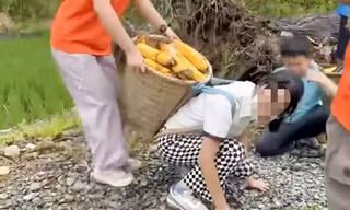 Chi tiền cho con 'nếm trải' gian khổ